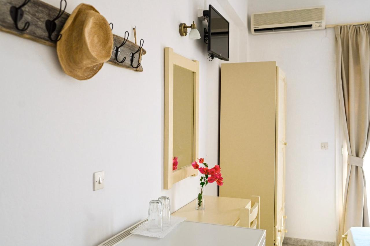 Beachfront Bocamviglies Rooms - Naoussa Bespoke View エクステリア 写真